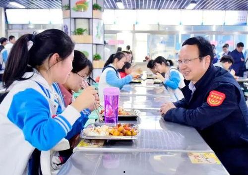 天津食堂爆料者境况最新,勇敢揭露真相，遭遇困境与支持并行